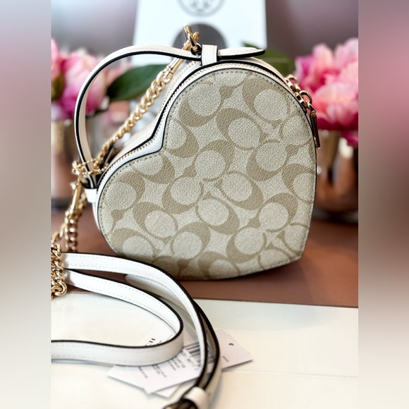 New Coach Heart Crossbody Bag - Picture 4 of 10